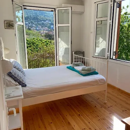 וילה Metropolis ואטי